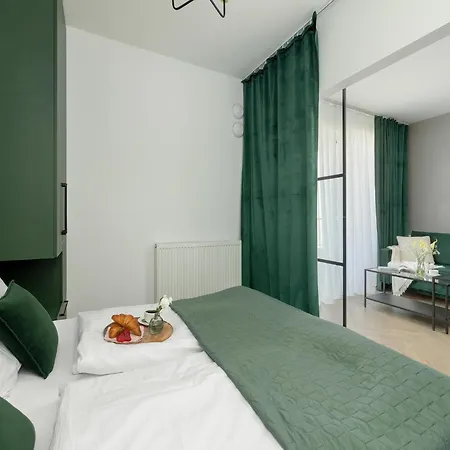 With A View Of The River, Pool And Sauna *