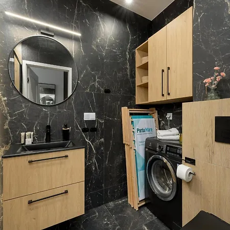 With A View Of The River, Pool And Sauna Apartment